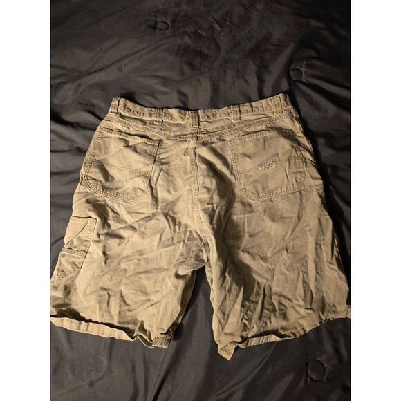Wrangler Tan Basic Mens Shorts Size 38 Bermuda Length - Picture 2 of 2